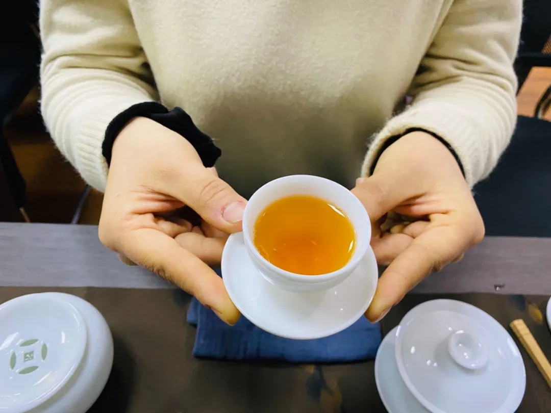 女神節快樂！三月花盛，品茗人生。