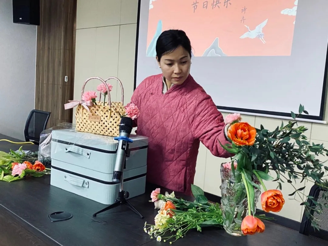 女神節快樂！三月花盛，品茗人生。